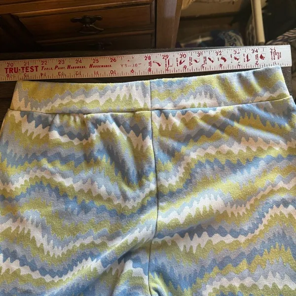 Urban Outfitters pull on Blue and Green knit Shorts - Image 4