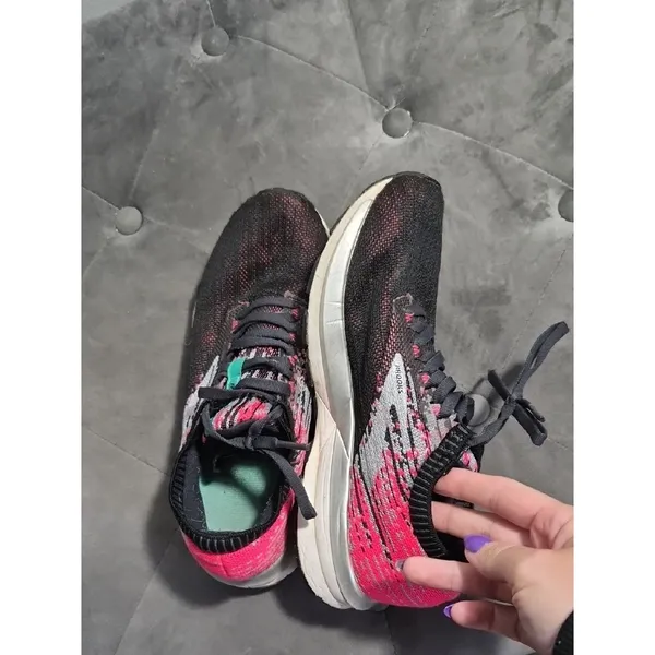 Brooks Women’s Sneakers Size 7 Black & Pink Running Shoes - Image 10