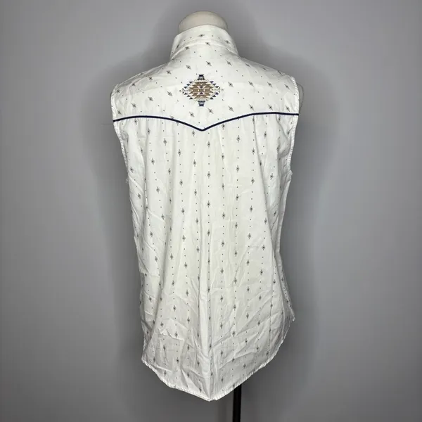 Cumberland Outfitters by Ely- Southwestern Print Sleeveless Pearl Snap Shirt - Image 6