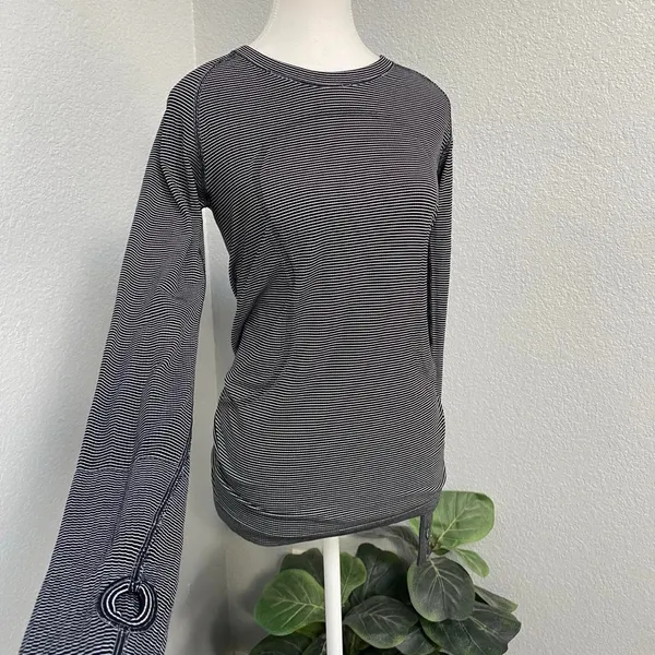 Lululemon Black White Stripe Swiftly Tech Long Sleeve Thumb Holes Sporty Yoga - Image 2