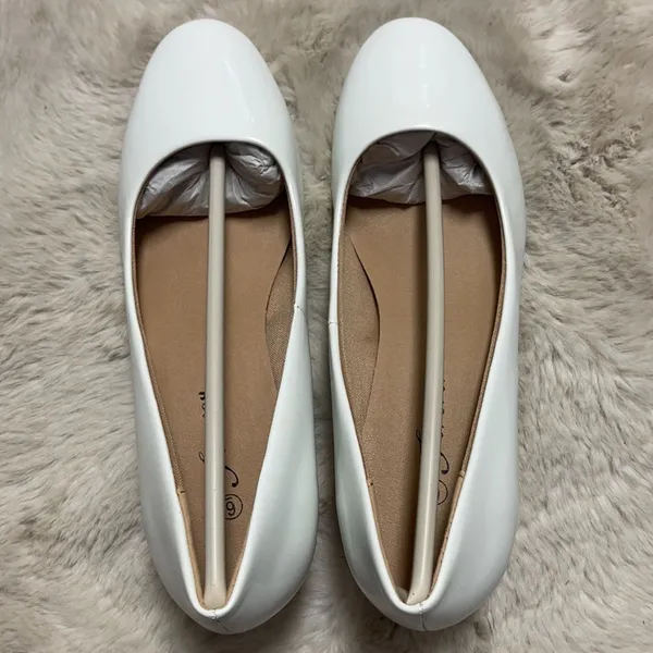 Forever 21 White Heels Size 6 - Image 4