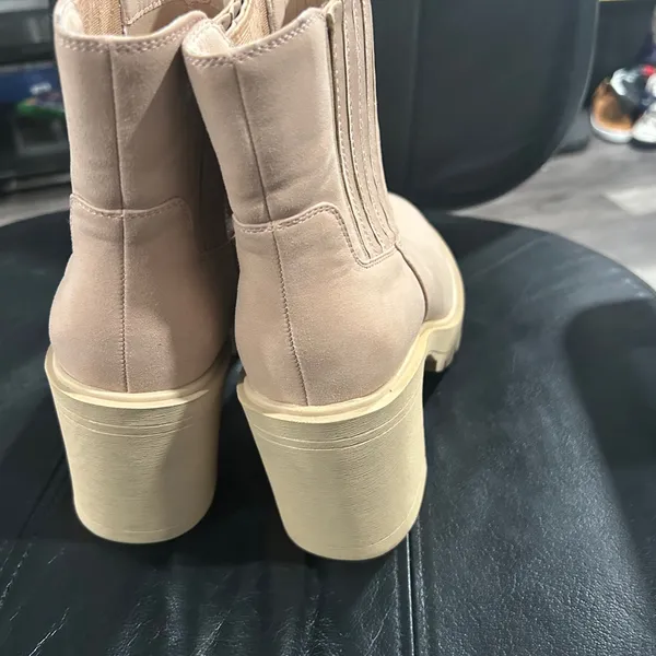 ZBY Women's Tan Ankle Boots SIZE 8.5 - Image 4