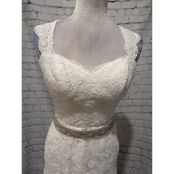 NWT David’s Bridal Ivory Cap Sleeve Lace Trumpet Wedding Dress Size 2 - $599 - Image 2