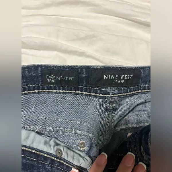 Nine West Blue Jeans. Date Night Fit. Size 6. - Image 3