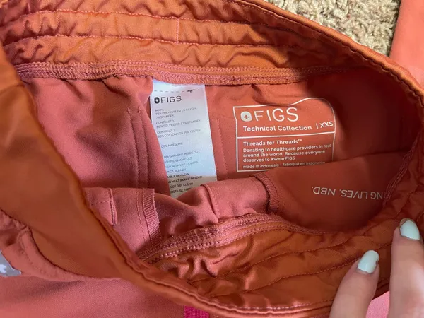 FIGS Set Scrubs - Image 2