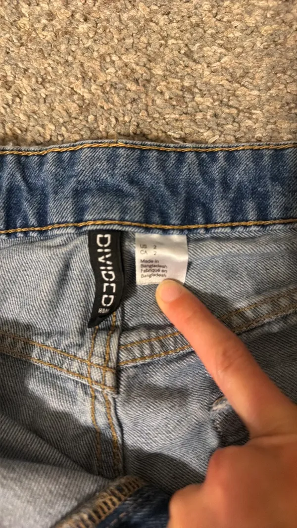 Divided Jean Shorts Distressed - Image 3