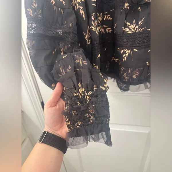 Anthropologie ruffled v neck popover blouse - Image 6