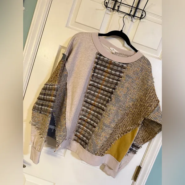 Oli And Hali Avery pullover tan mixed print casual boho winter top $78 xs - Image 3