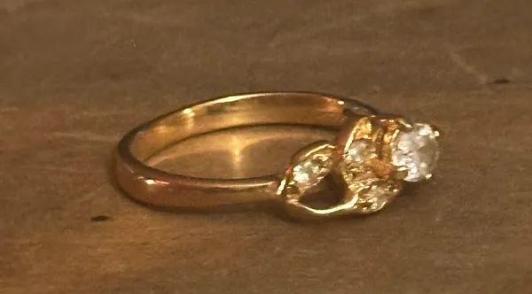 Vintage Simulated Diamond Flower Ring Gold - Image 5