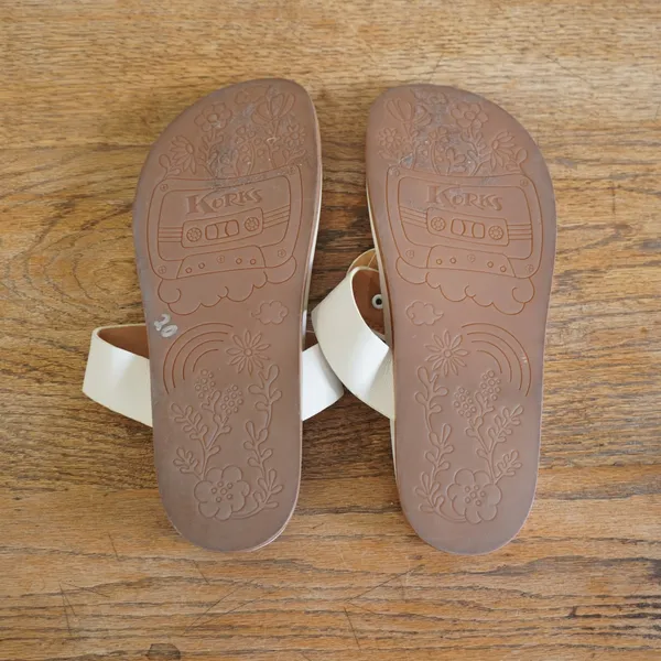 Korks White Thong Sandals Flat T-Strap Slide Shoes Womens 9M Minimalist Vacation - Image 4