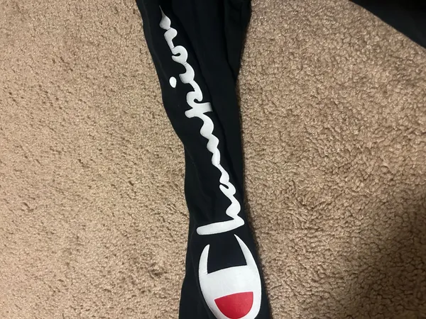 Champion Black Long-Sleeve Logo Crop Sweatshirt - Image 2