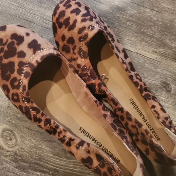 Amazon Essentials Leopard Print Ballet Flats - Image 3