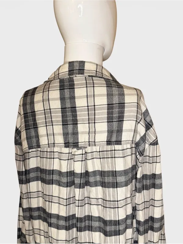American Eagle Outfitters Black and White Plaid Button-Down Shirt - Image 5
