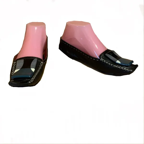 Marc Jacobs Black Leather Driving Loafer Shoes With Teal & Cream Decor (36.5) - Image 8
