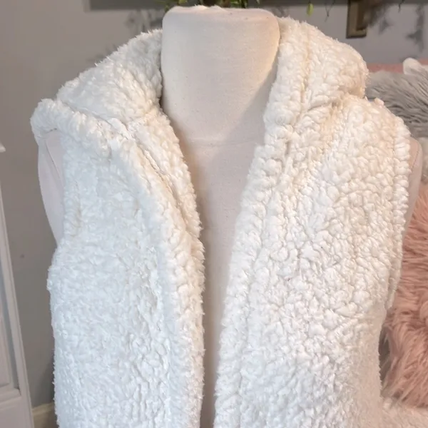 The Pants Store Cozy Off White Sherpa Vest Hoodie - Image 3