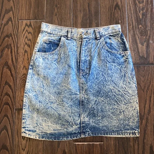 Vintage acid washed jean skirt size small - Image 8