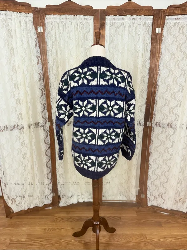 Super Nice Vintage 1980s Ischka Ecuadorian Wool Sweater - Image 3