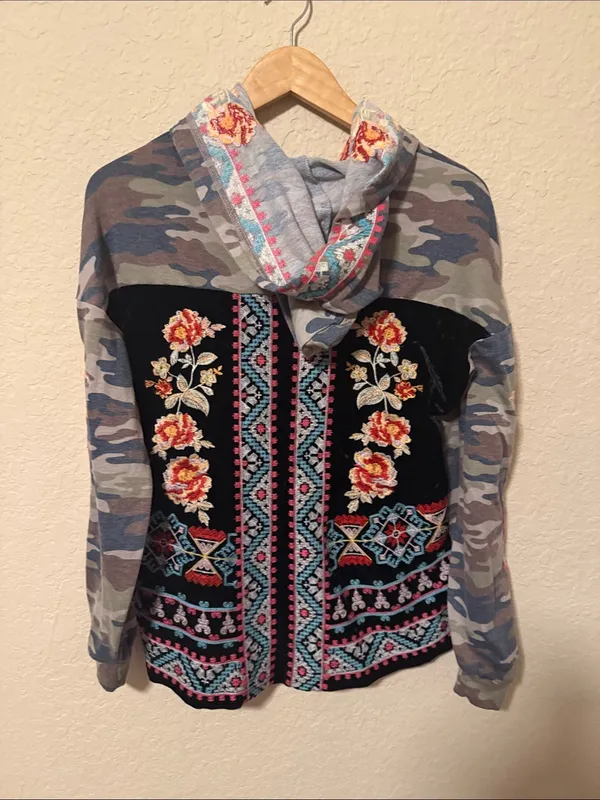 Camo Floral Embroidered Hoodie - Women's Grey/Olive small/medium - Image 4