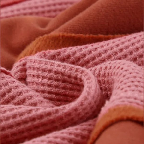 NEW Red and Pink Waffle Knit Exposed Seam Patchwork Top Size M - Image 9