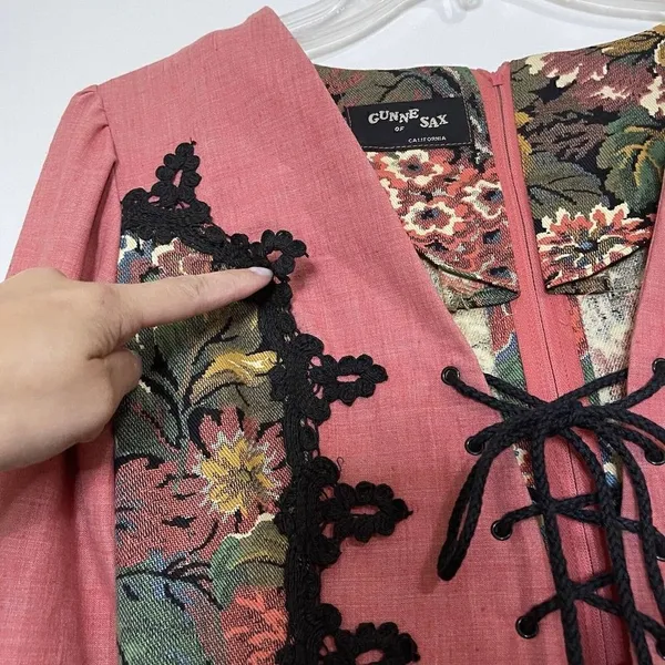 Gunne Sax Rare Vintage 1969 black label renaissance Tapestry Floral red dress - Image 3