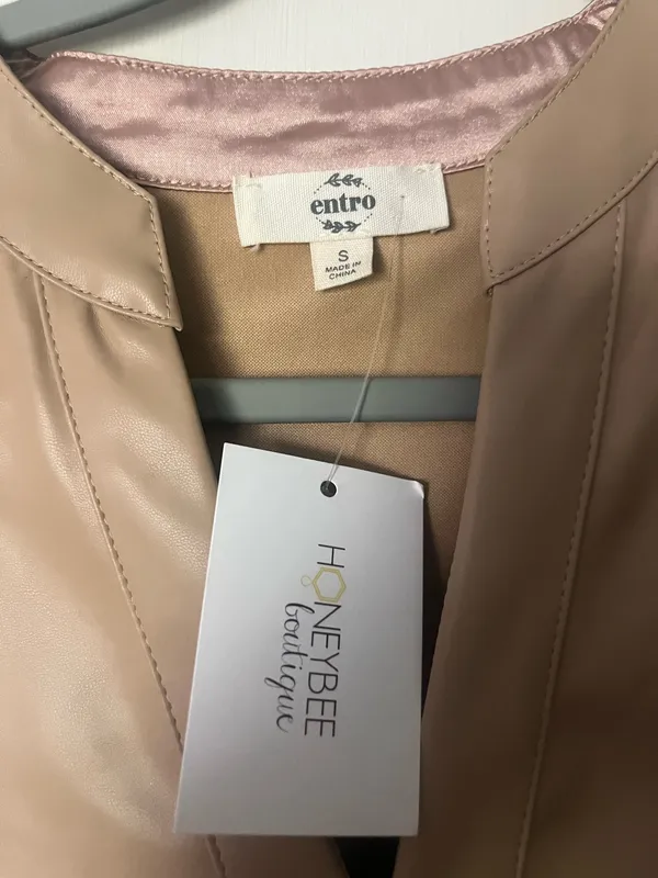 Entro Dress Boutique - Image 2