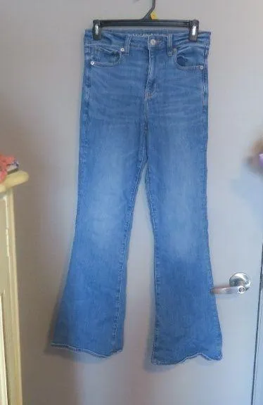 American Eagle Outfitters next level stretch super hi-rise flare jeans in medium wash blue size 4. - Image 4