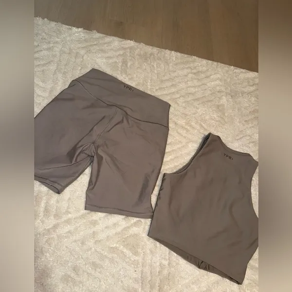 Abercrombie & Fitch Taupe Athletic Shorts Set - Image 4