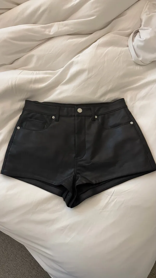 BLANK NYC Leather micro shorts black - Image 4