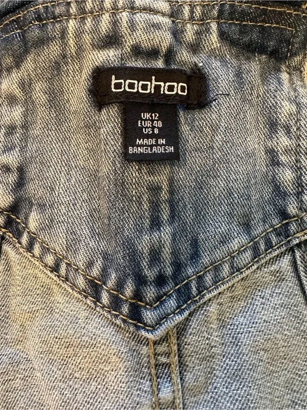 boohoo Washed Blue Denim Overall Pinafore Dress - Image 4