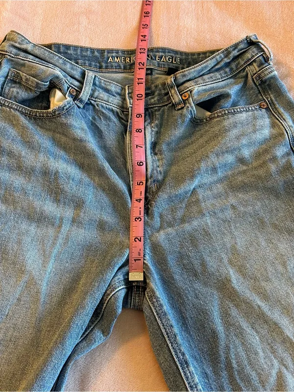American Eagle Strigid Mom Jean distressed high rise straight fit size 8 casual - Image 7