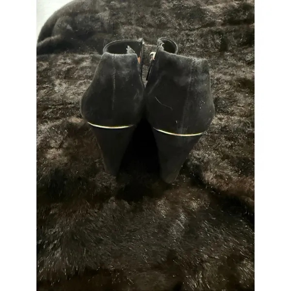 Coach black Suede Pointed Toe Wedge Ankle Boots Gold Hardware Size 9.5 B - Image 3