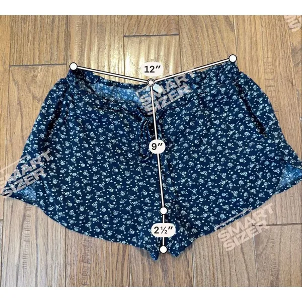 Brandy Melville John Galt navy floral short size xs - Image 6