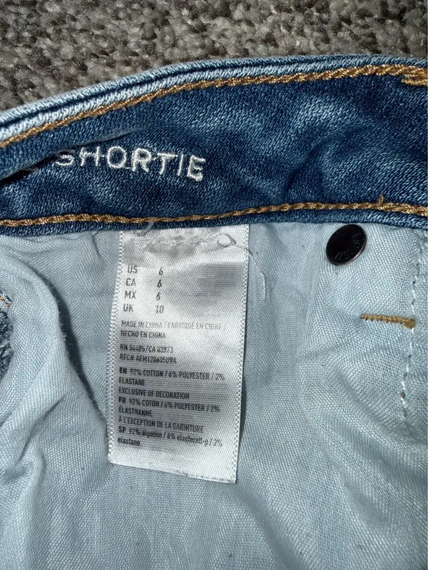 American Eagle Outfitters Women's Super Stretch High-Waisted Distressed Raw Hem Shortie Jean Shorts Size 6 - Image 3
