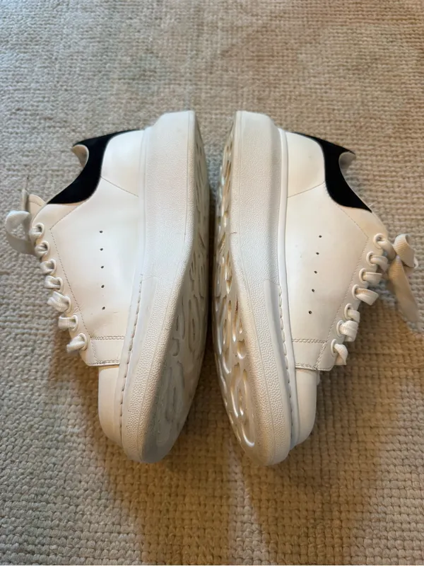 Alexander McQueen Leather Low-Top Sneakers White and Black - Image 4