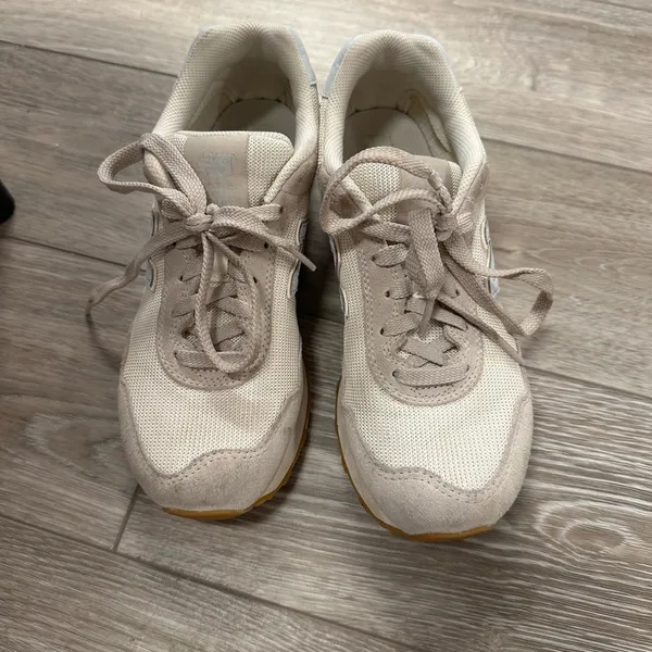 New Balance Women's Beige and White Sneakers - Image 3