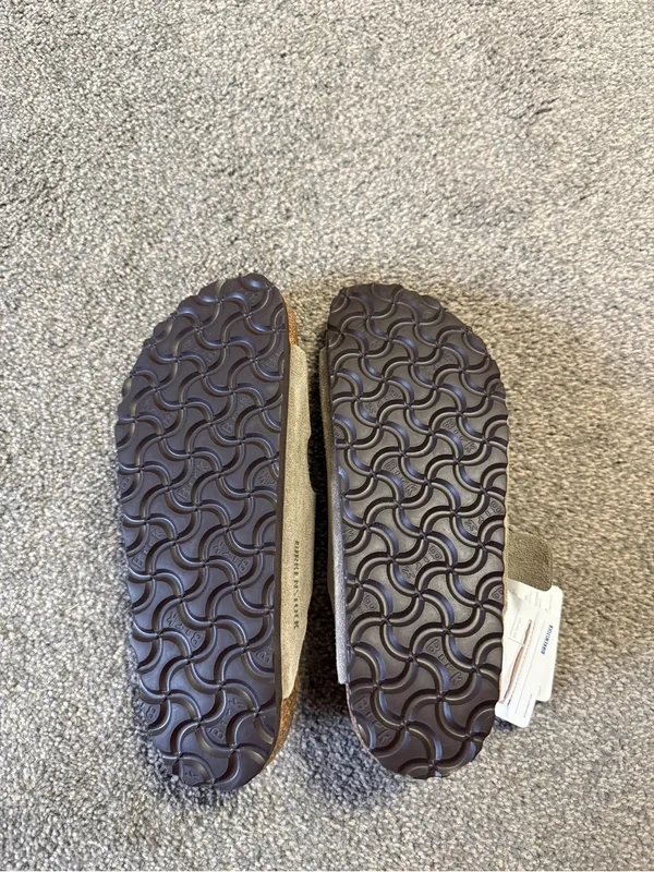 NWT Birkenstock Arizona Soft Footbed in Taupe size 36/ US Women 5- 5.5 - Image 5
