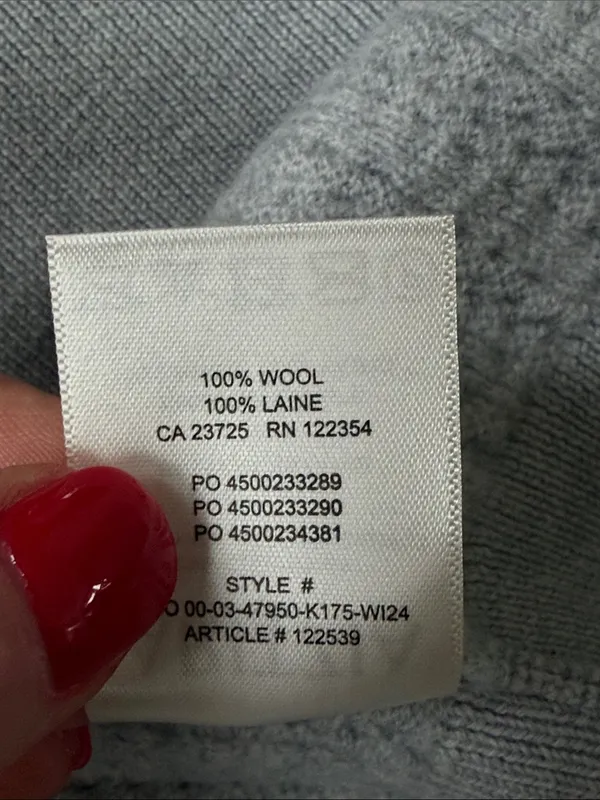 Aritzia 100 percent wool Light Gray Cable Knit Crewneck Sweater size M EUC - Image 4