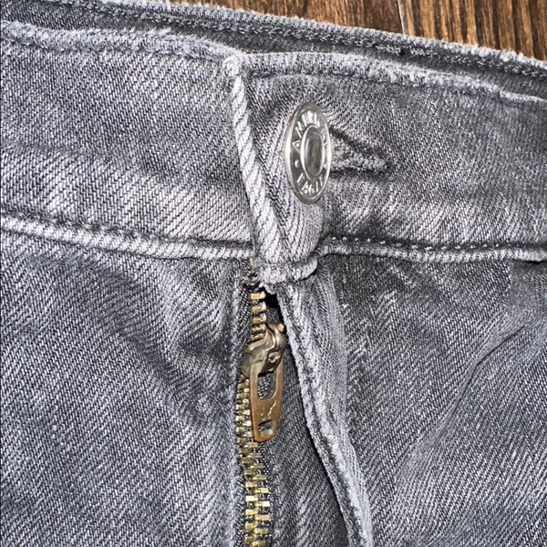 American Eagle Outfitters highest rise 90’s boyfriend Jean Shorts size 16 - Image 4