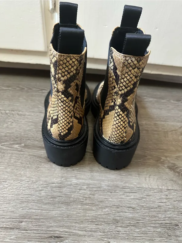 Tory Burch Yellow Snake-Print Chelsea Boots - Image 4