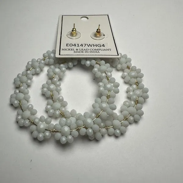 Large Statement Gold Tone White Bead Flower Circle Dangle Drop Pierced Earrings - Image 7