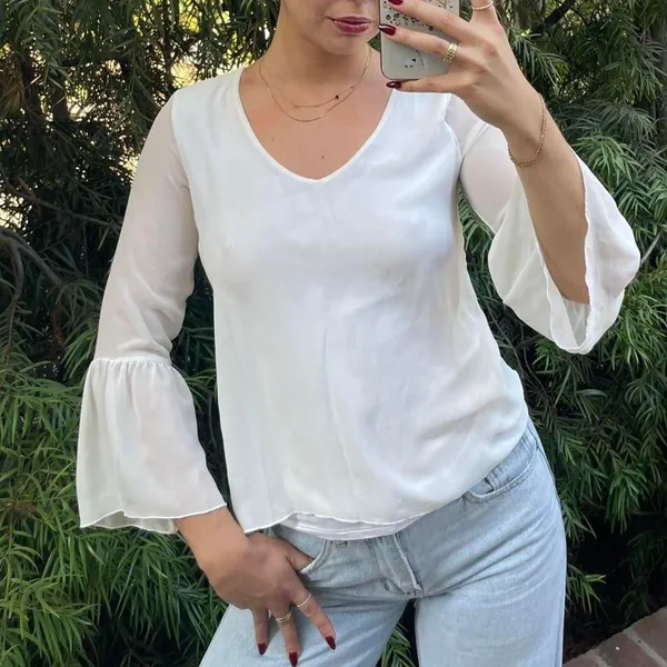 Classy White Banana Republic blouse with bell sleeves sz xs - Image 2