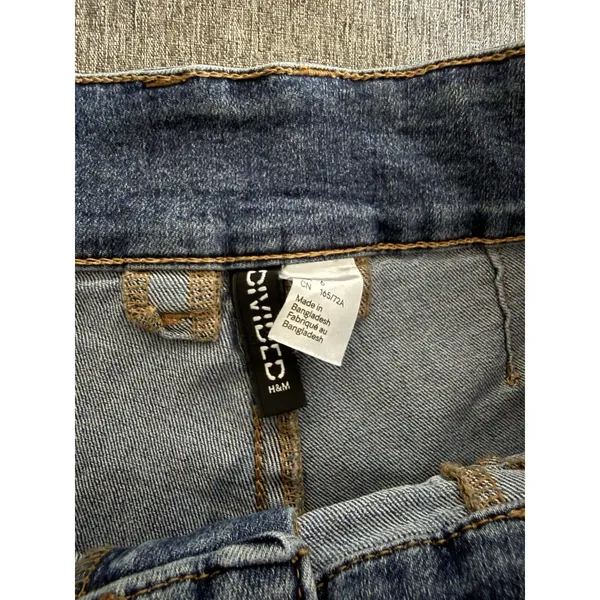 H&M Divided Women's Stretch Blue Jean Y2K Style Low Rise Micro Mini Shorts Sz 6 - Image 2