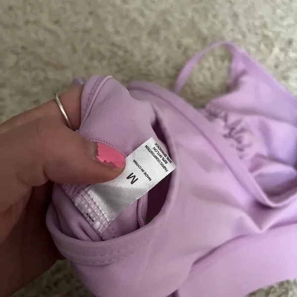 Light Purple Front Scrunch Sport Bra Size Medium - Image 3