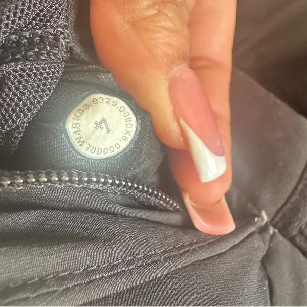 lululemon athletica Women's Black Puffer Jacket - Image 5