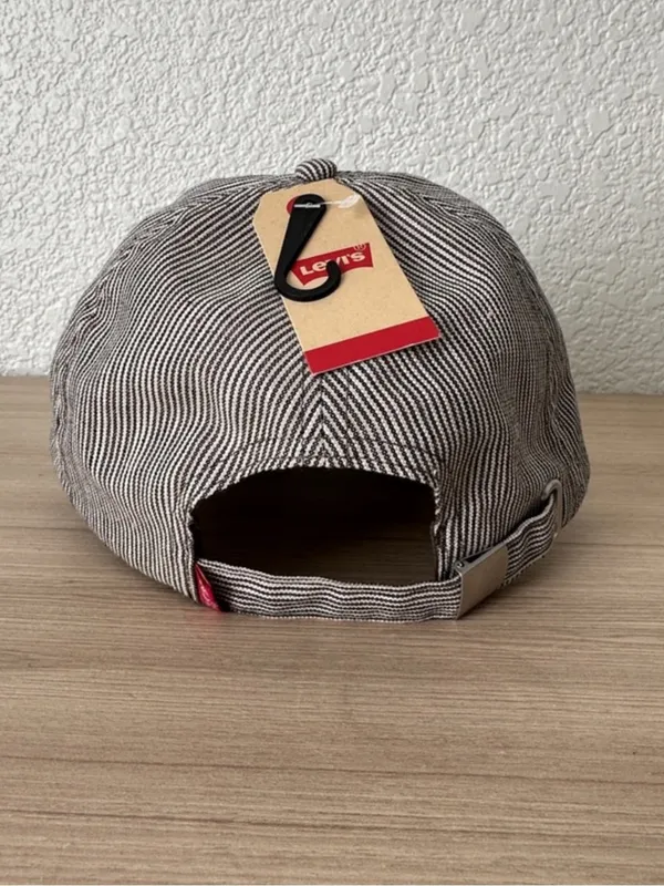 Levi's Grey Baseball Hat with Front Patch adjustable - Image 4