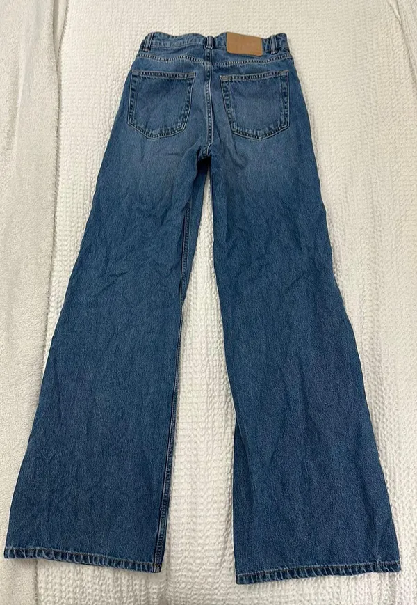 H&M High Waisted Jeans Wide Leg - Image 3