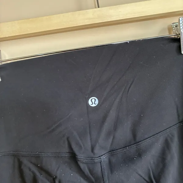 Lululemon full length black athletic leggings women's size 6 pilling flaws - Image 5