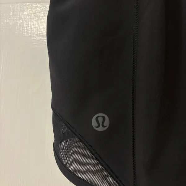 Lululemon Hotty Hot Shorts Women‎ 8 Black Low-Rise Mesh Athletic SF Logo Running - Image 5
