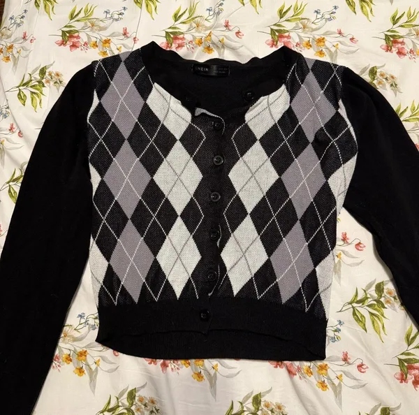 SheIn Black and White Diamond Pattern Sweater - Image 2