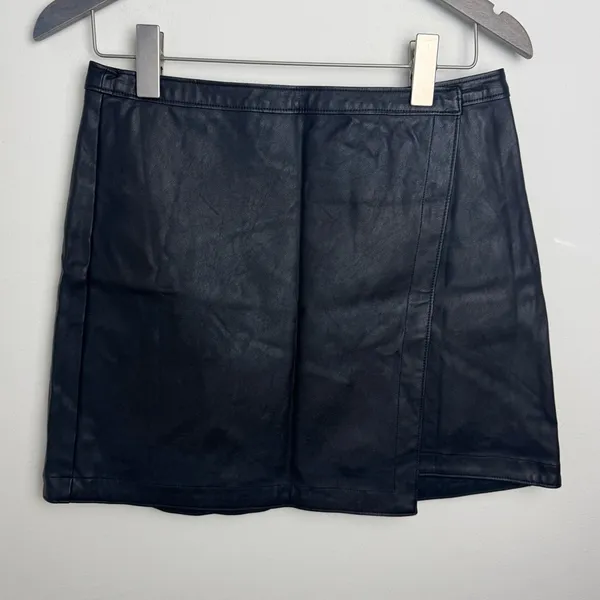 Abercrombie Faux Leather Wrap Front Mini Skirt Size Medium Black - Image 3